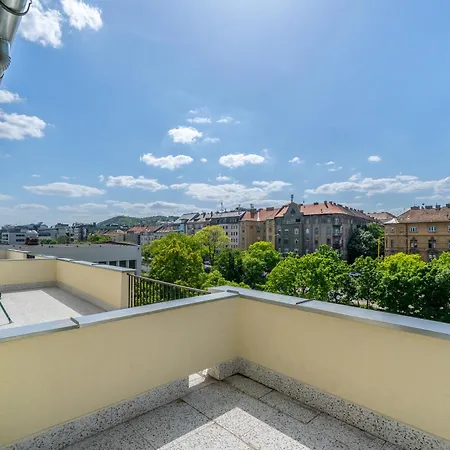 Skyline Sanctuary Apartamento